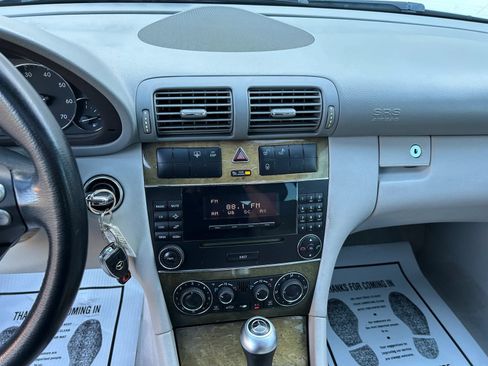 Used 2007 Mercedes-Benz C 230 Sedan image 16