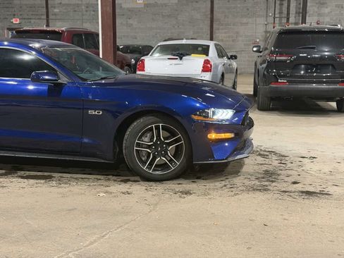Used 2019 Ford Mustang GT RWD image 3