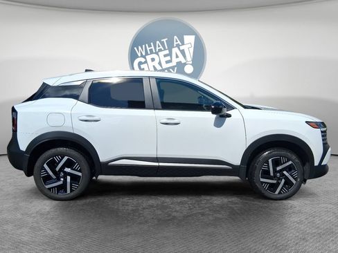 Used 2026 Nissan Kicks SV w/ SV Premium Package FWD image 2