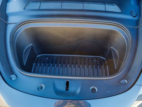 Used 2024 Tesla Model Y Performance image 28