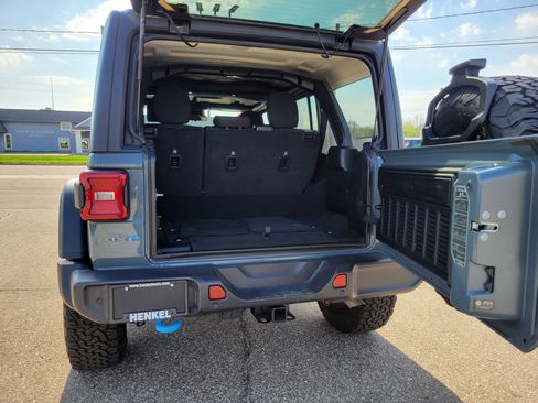 Used 2025 Jeep Wrangler Unlimited Rubicon 4xe w/ Safety Group AWD/4WD image 21
