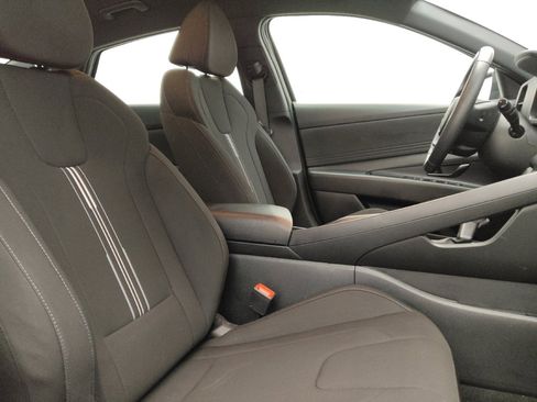 Used 2025 Hyundai Elantra Sport FWD image 21