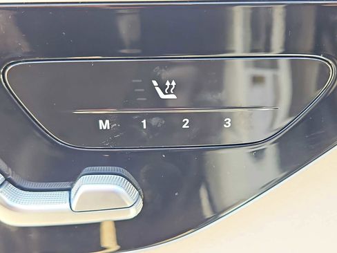 Used 2025 Mercedes-Benz GLC 300 4MATIC image 14