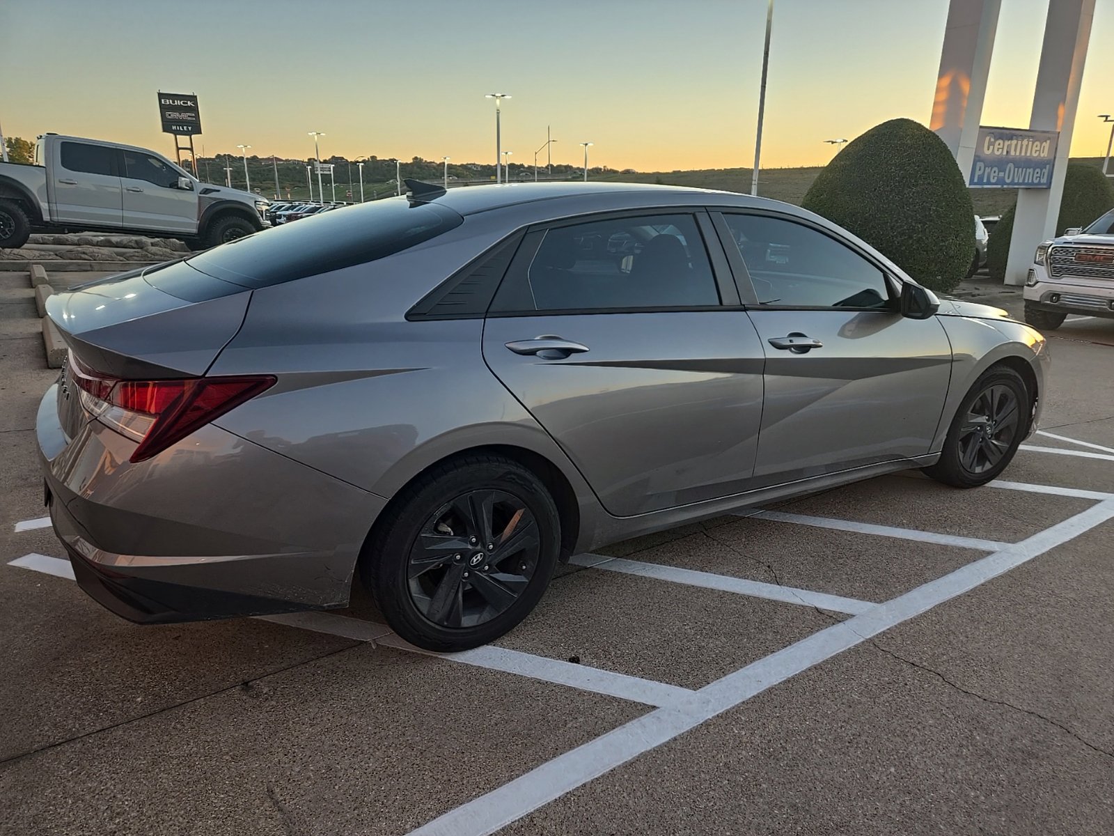 Used 2021 Hyundai Elantra SEL FWD image 7