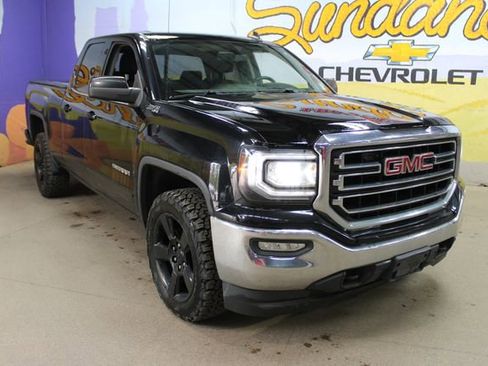 Used 2017 GMC Sierra 1500 SLE w/ Suspension Package, Off-Road AWD/4WD image 4