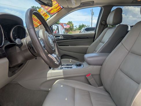 Used 2011 Jeep Grand Cherokee Laredo image 9