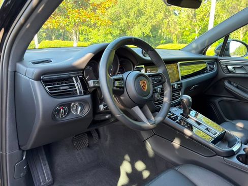 Certified 2026 Porsche Macan AWD/4WD image 4