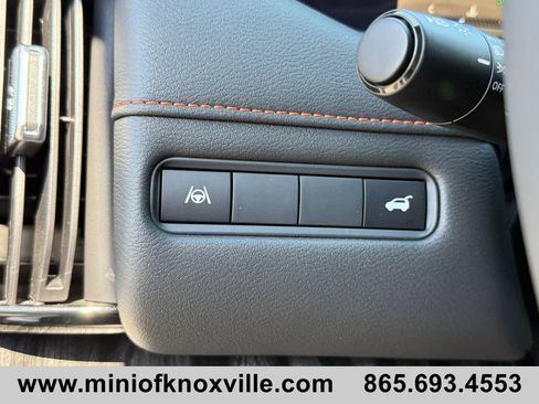 Used 2025 Nissan Armada PRO-4X image 32