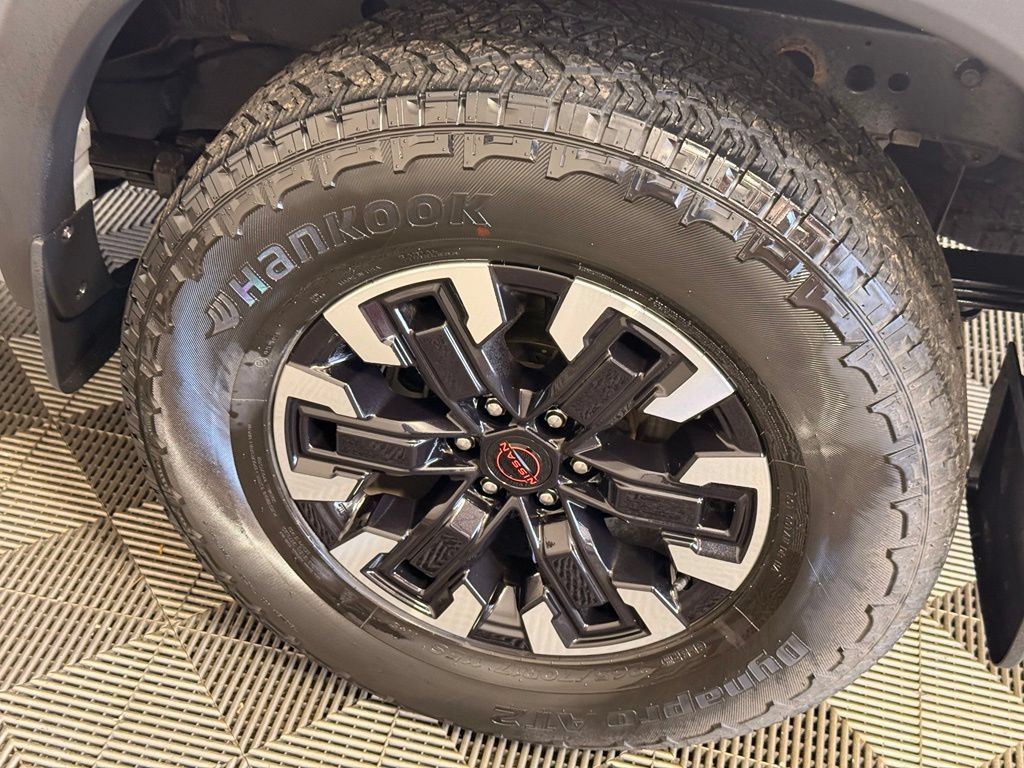 Used 2023 Nissan Frontier PRO-4X w/ Technology Package AWD/4WD image 15