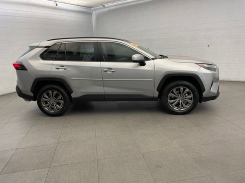 Used 2022 Toyota RAV4 Limited AWD/4WD image 3