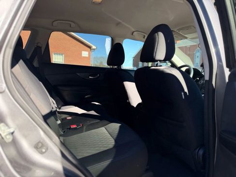 Used 2017 Nissan Rogue SV FWD image 13