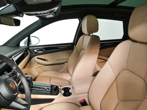 New 2026 Porsche Macan AWD/4WD image 5