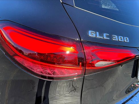 Used 2025 Mercedes-Benz GLC 300 4MATIC image 29
