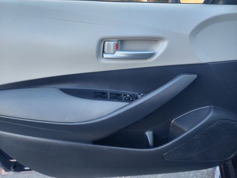 Used 2021 Toyota Corolla LE image 23