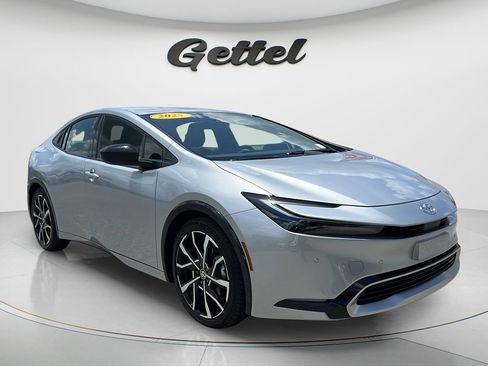 Used 2025 Toyota Prius Plug-In Hybrid FWD image 3