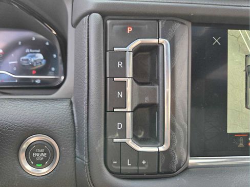 Used 2024 GMC Yukon Denali w/ Advanced Technology Package RWD image 32