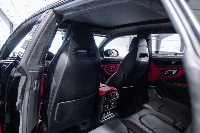 Used 2022 Lamborghini Urus AWD/4WD image 47