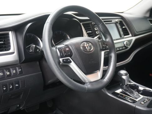 Used 2016 Toyota Highlander Limited FWD image 8