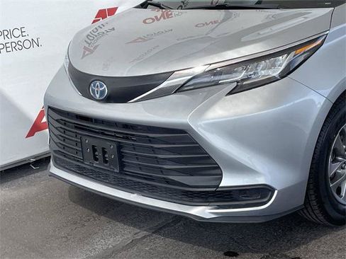 Certified 2021 Toyota Sienna LE FWD image 8