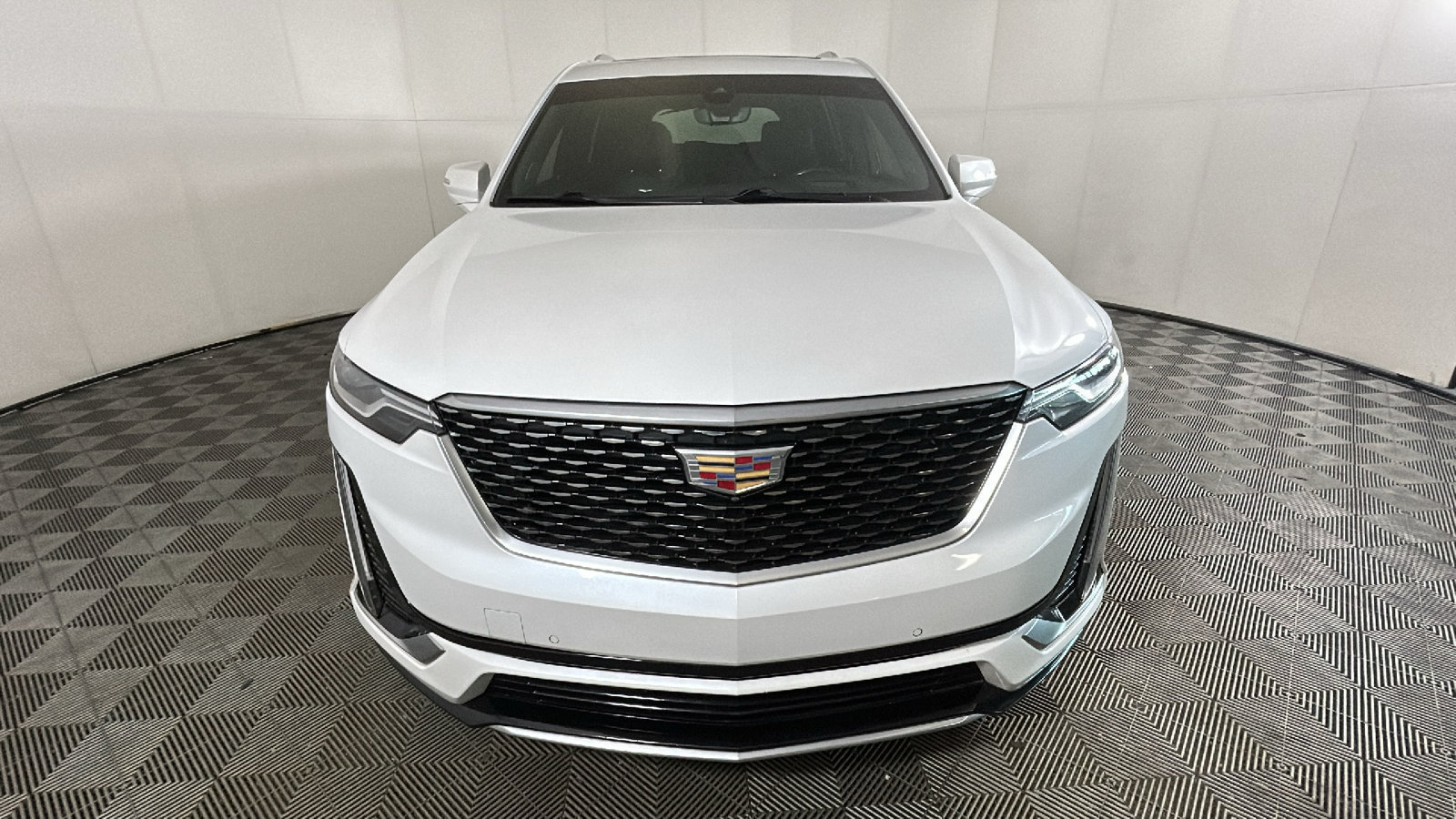 Used 2024 Cadillac XT6 Premium Luxury w/ Technology Package AWD/4WD image 9