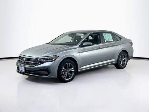 Used 2023 Volkswagen Jetta SE image 1