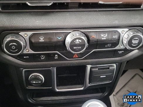 Used 2024 Jeep Wrangler Sport image 23