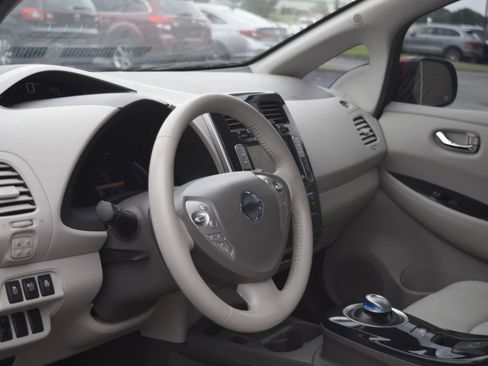 Used 2012 Nissan Leaf SL FWD image 5