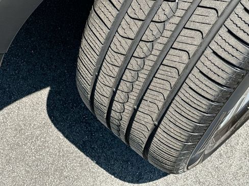 Used 2018 Ford Explorer Limited w/ Ford Safe & Smart Package FWD image 25