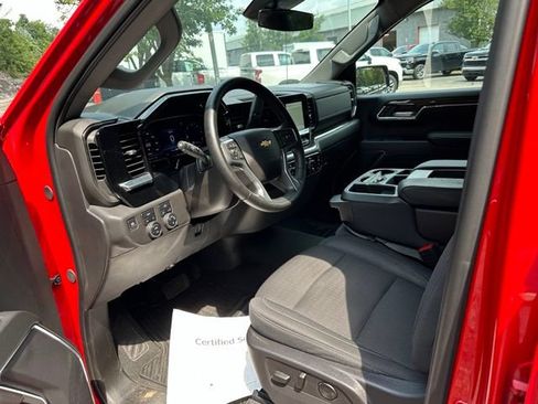 Used 2024 Chevrolet Silverado 1500 LT AWD/4WD image 10