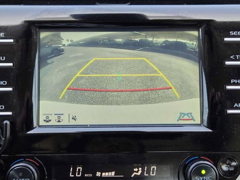 Used 2018 Toyota Camry XLE FWD image 18