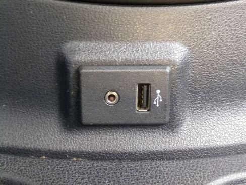 Used 2017 Nissan Versa SV image 19