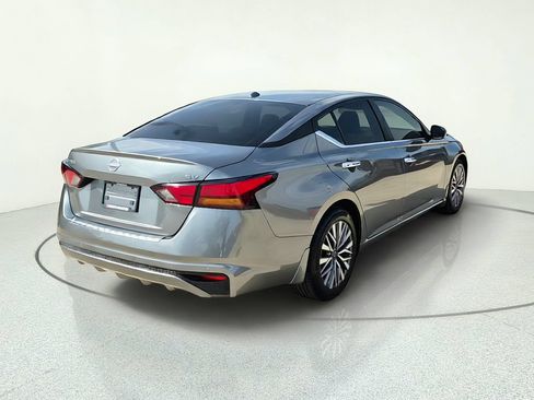 Used 2023 Nissan Altima 2.5 SV FWD image 6