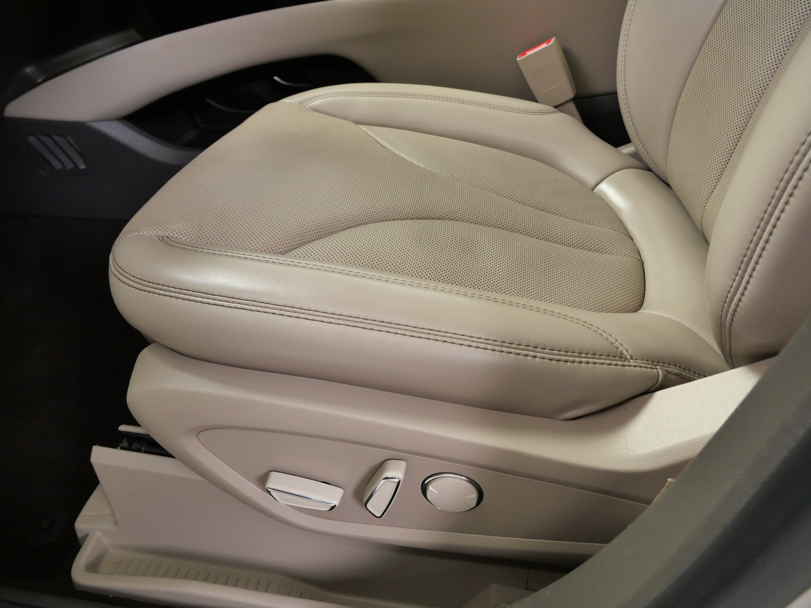 Used 2022 Lincoln Nautilus Reserve w/ Luxury Package AWD/4WD image 17