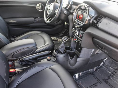 Used 2019 MINI Cooper 2-Door Hardtop image 17