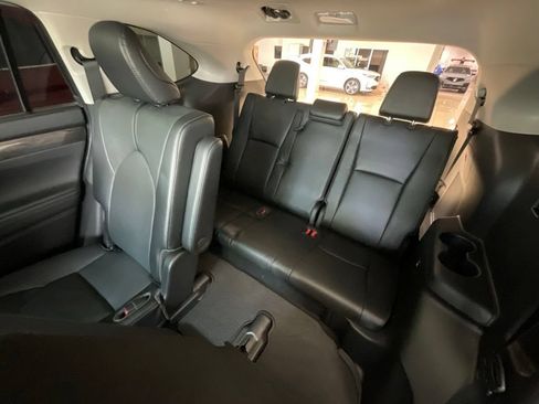 Used 2022 Toyota Highlander Platinum AWD/4WD image 25
