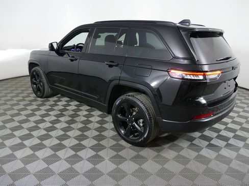 Used 2024 Jeep Grand Cherokee Limited w/ Black Appearance Package image 27