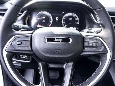 New 2025 Jeep Grand Cherokee L Altitude image 12