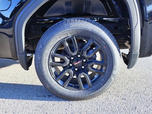 New 2026 GMC Sierra 1500 Elevation image 29