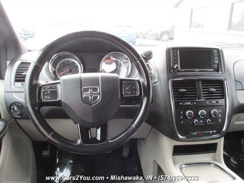 Used 2019 Dodge Grand Caravan SXT image 19