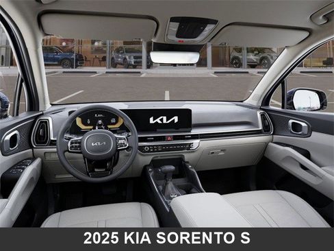 Used 2025 Kia Sorento S image 14