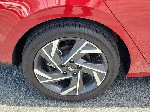 Used 2025 Hyundai Elantra SEL FWD image 9