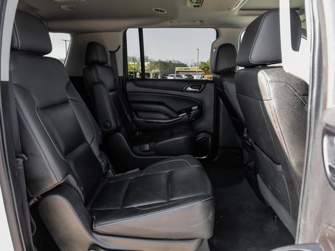 Used 2020 Chevrolet Suburban LT image 43