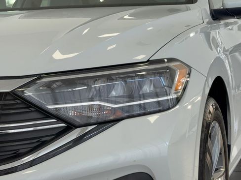 Used 2024 Volkswagen Jetta SE w/ Panoramic Sunroof Package FWD image 12