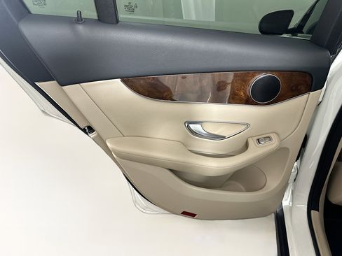 Used 2019 Mercedes-Benz GLC 300 4MATIC image 26