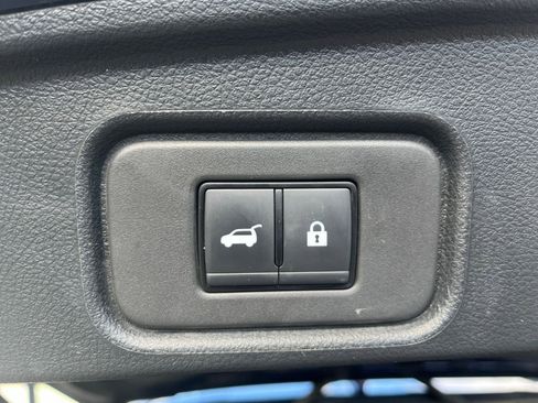 Used 2025 Nissan Pathfinder SV image 22