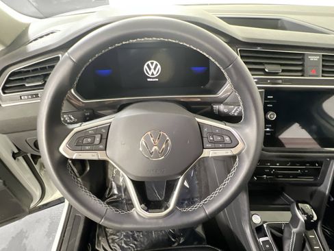 Used 2023 Volkswagen Tiguan SE image 11