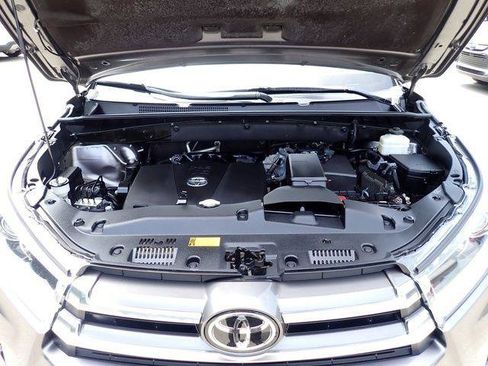 Certified 2019 Toyota Highlander Limited AWD/4WD image 14