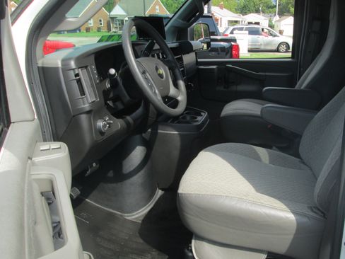 Used 2017 Chevrolet Express 3500 LT w/ LT Preferred Equipment Group RWD image 10