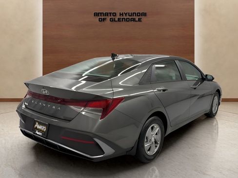 New 2026 Hyundai Elantra SE image 5