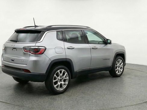 Used 2025 Jeep Compass Limited AWD/4WD image 9